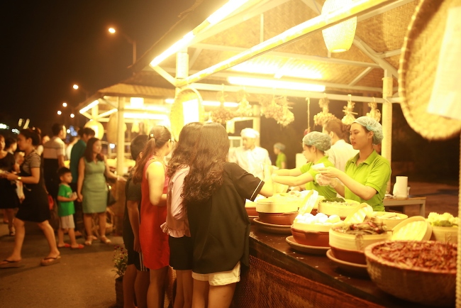Chợ quê phố biển đón hàng ngàn lượt khách ảnh 5